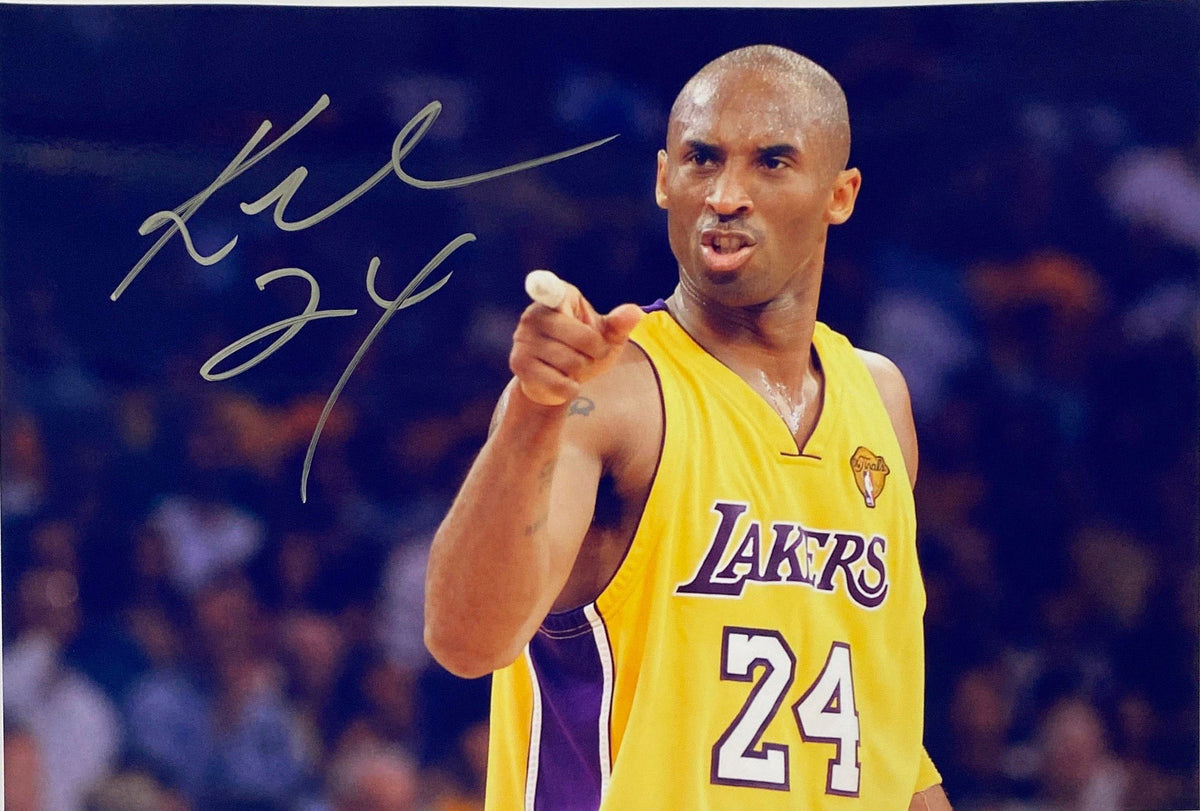 LA Lakers Kobe Bryant facsimile signed photo.